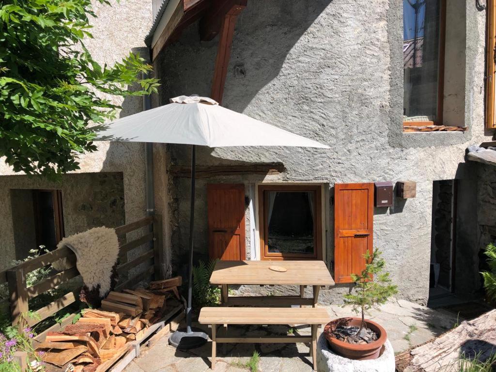 Mon Roc - Maison De Montagne Atypique Avec Vue Ла-Грав Экстерьер фото